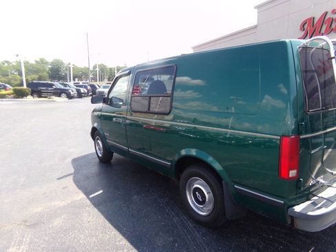 Used 1998 Chevrolet Astro w/ Convenience Group image 44