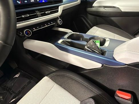 Used 2025 Chevrolet Equinox EV LT image 24