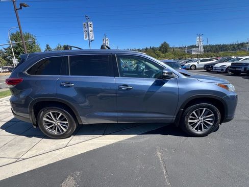 Used 2017 Toyota Highlander XLE AWD/4WD image 8