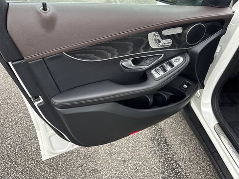 Used 2018 Mercedes-Benz GLC 300 w/ Premium Package image 10