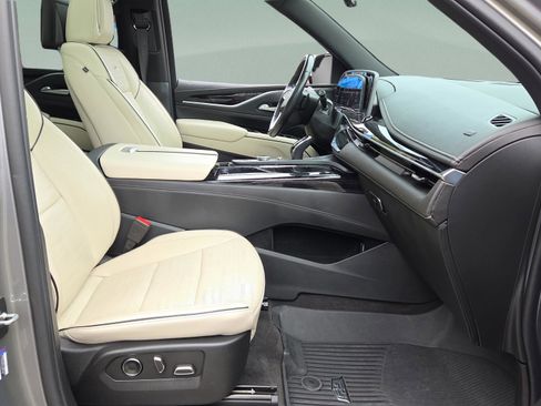 Used 2021 Cadillac Escalade Sport w/ Driver Assist Tech Package image 20