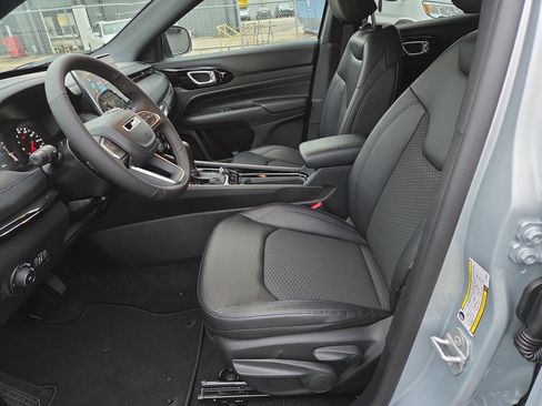 New 2026 Jeep Compass Latitude image 4