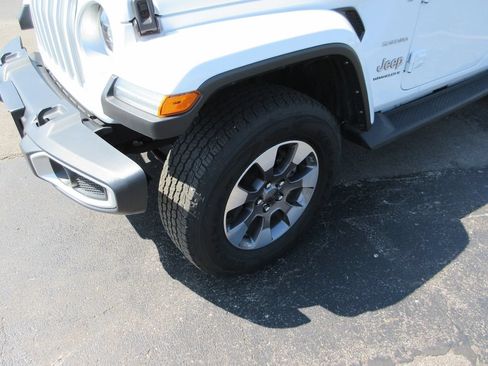 Used 2023 Jeep Wrangler Unlimited Sahara w/ LED Lighting Group AWD/4WD image 13