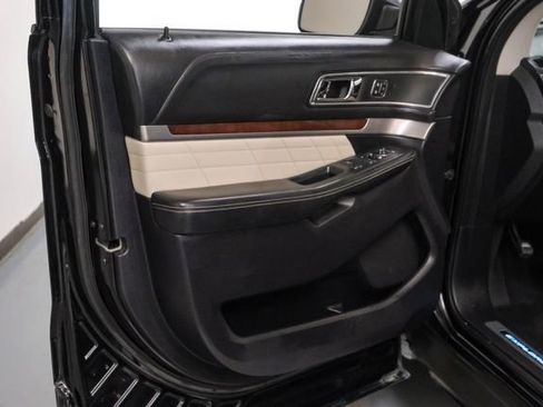 Used 2018 Ford Explorer Platinum image 40