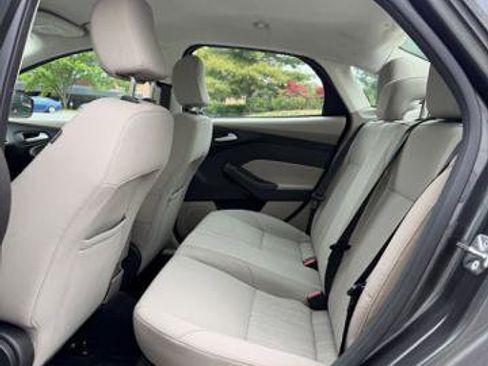 Used 2015 Ford Focus SE FWD image 11