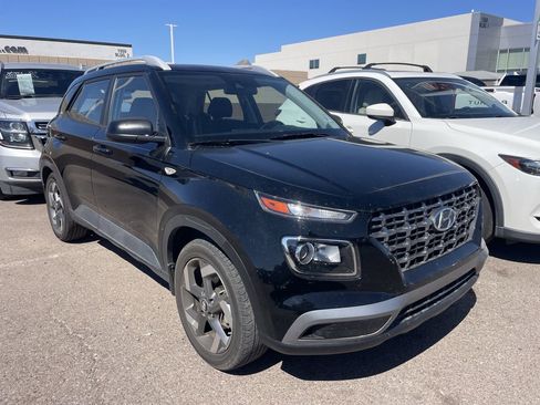Used 2022 Hyundai Venue SEL image 2