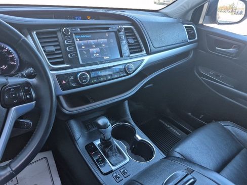 Used 2016 Toyota Highlander XLE AWD/4WD image 23