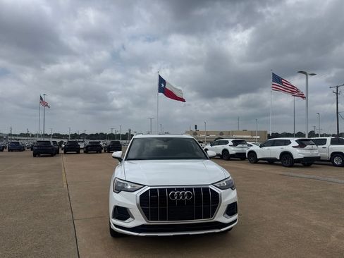 Used 2020 Audi Q3 2.0T Premium w/ Convenience Package AWD/4WD image 4