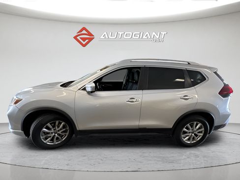 Used 2018 Nissan Rogue SV w/ Sun & Sound Touring Package FWD image 3