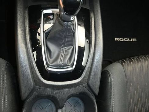 Used 2020 Nissan Rogue S FWD image 18