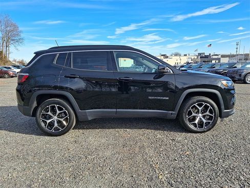 Certified 2024 Jeep Compass Limited image 26
