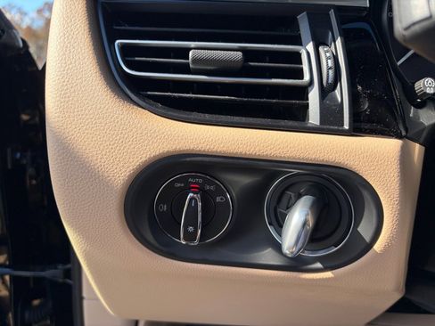 Certified 2025 Porsche Macan image 24