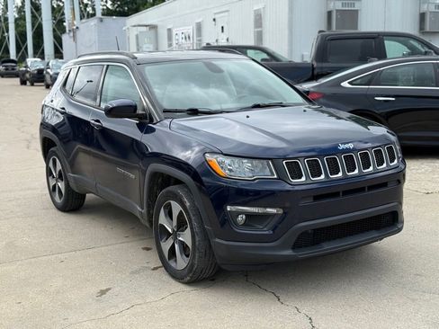 Used 2018 Jeep Compass Latitude w/ Popular Equipment Group AWD/4WD image 4