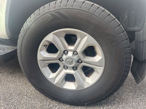 Used 2015 Toyota 4Runner SR5 image 19