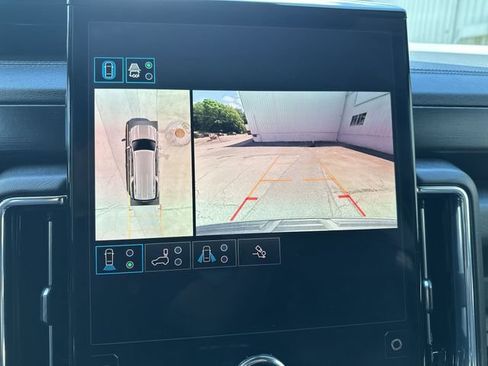 Used 2025 GMC Yukon XL Denali AWD/4WD image 25