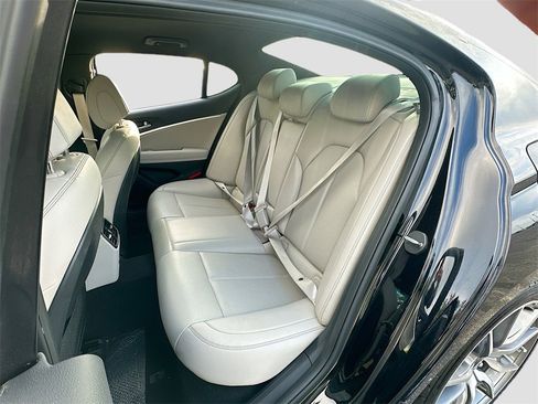 Used 2023 Genesis G70 2.0T image 22