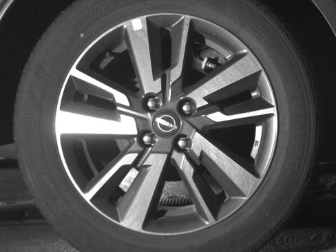 Used 2025 Nissan Versa SV image 15