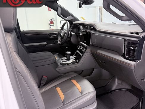 Used 2025 GMC Sierra 1500 AT4 w/ AT4 Premium Package AWD/4WD image 15