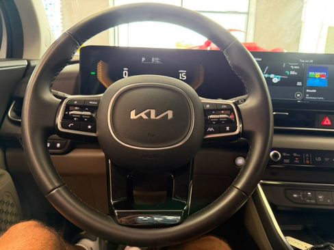 Used 2025 Kia Carnival EX FWD image 49