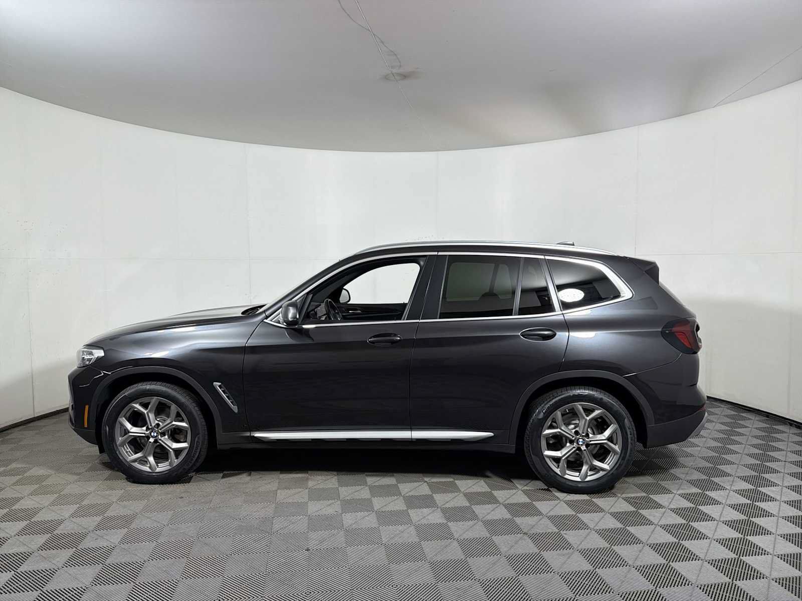 Used 2024 BMW X3 xDrive30i w/ Convenience Package AWD/4WD image 4