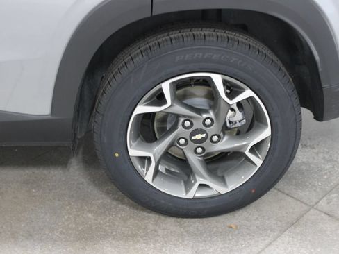 Used 2025 Chevrolet Trax LT FWD image 45