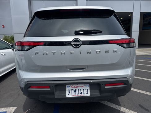 Used 2025 Nissan Pathfinder SV FWD image 4