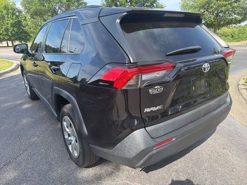 Used 2021 Toyota RAV4 LE FWD image 7