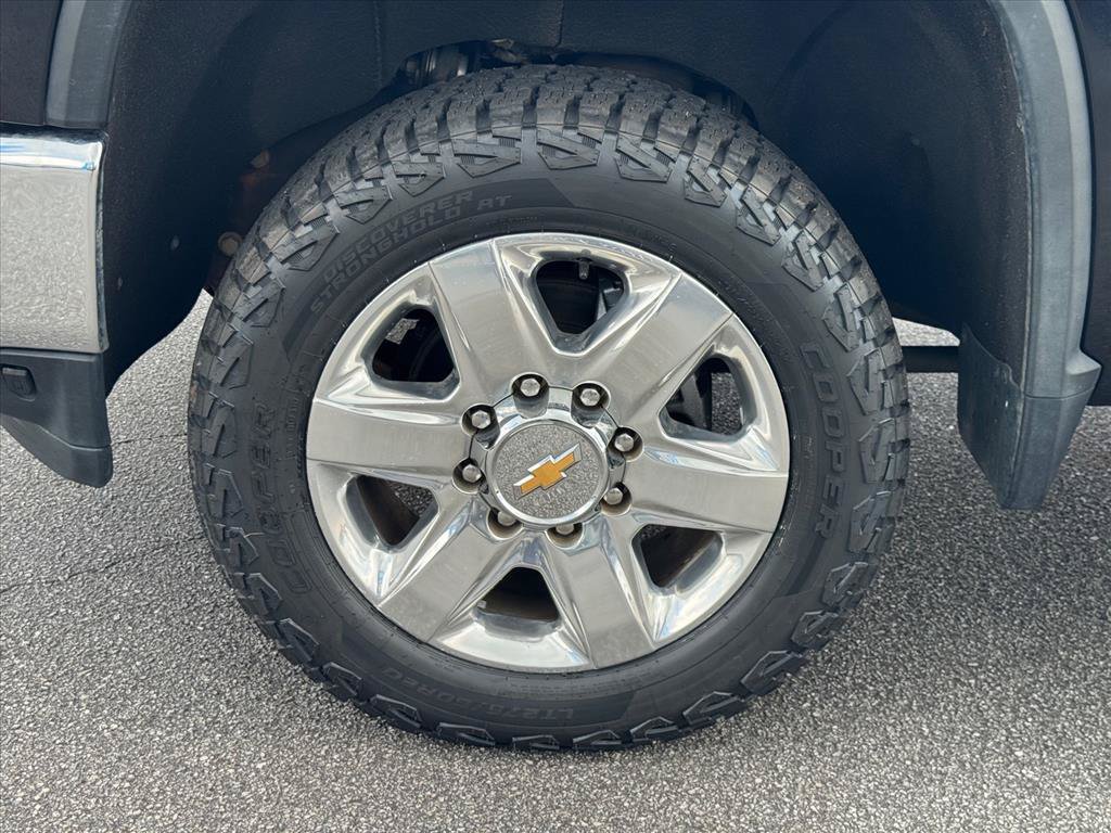 Used 2022 Chevrolet Silverado 2500 LTZ w/ LTZ Convenience Package AWD/4WD image 9