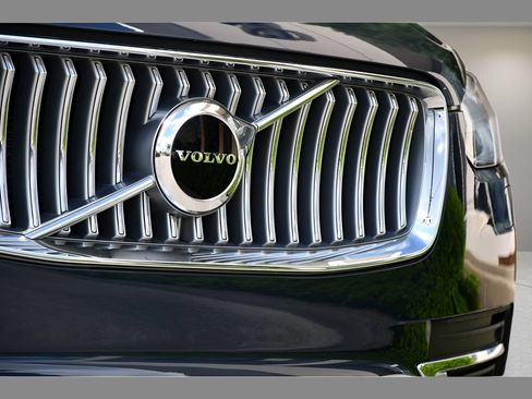 Certified 2024 Volvo XC90 T8 Core w/ Climate Package AWD/4WD image 10
