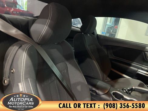 Used 2019 Ford Mustang Coupe RWD image 12