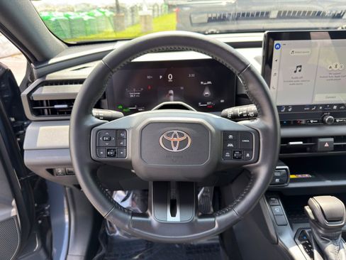 Used 2026 Toyota RAV4 XSE AWD/4WD image 19