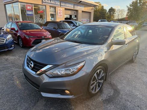 Used 2017 Nissan Altima 2.5 SR image 2