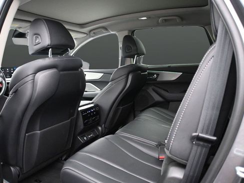Used 2024 Acura MDX SH-AWD w/ Technology Package image 10