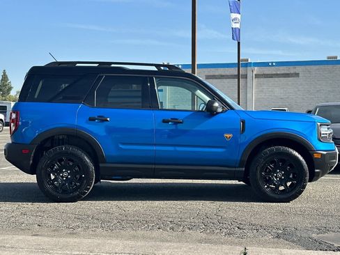 Used 2025 Ford Bronco Sport Badlands image 9