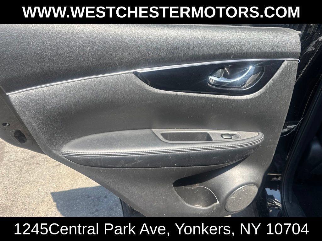 Used 2020 Nissan Rogue Sport AWD image 25