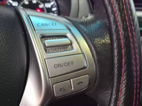 Used 2017 Nissan Altima 2.5 SL w/ Moonroof Package FWD image 12