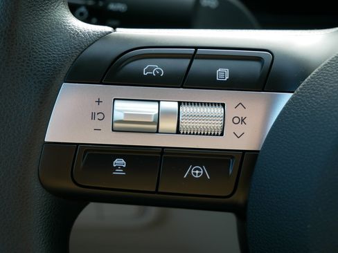 Certified 2025 Hyundai Tucson SE image 31