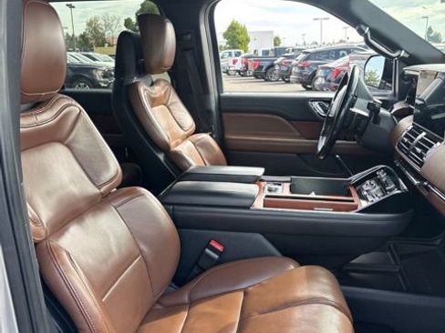 Used 2022 Lincoln Navigator L Reserve AWD/4WD image 6