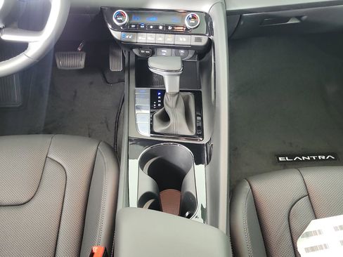 New 2025 Hyundai Elantra Limited image 10