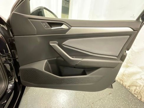 Used 2025 Volkswagen Jetta SE FWD image 22