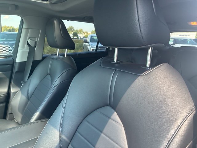 Used 2024 Toyota Highlander XLE FWD image 6