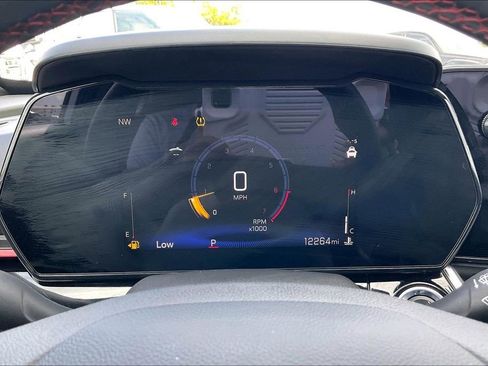 Certified 2025 Chevrolet Trax RS w/ Sunroof Package FWD image 12