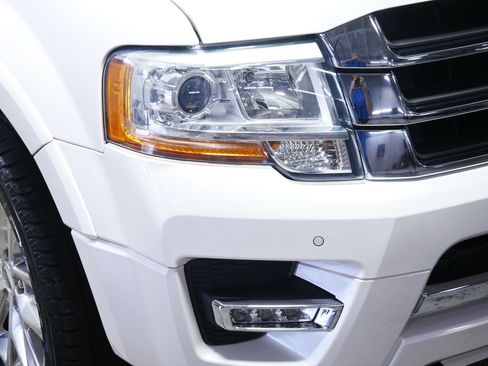 Used 2017 Ford Expedition EL Limited w/ Equipment Group 301A AWD/4WD image 16