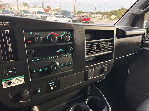 Used 2022 GMC Savana 2500 w/ Driver Convenience Package image 22