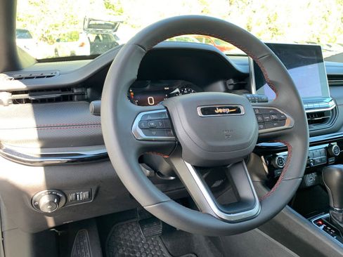 Used 2025 Jeep Compass Trailhawk w/ Trailer Tow Group image 32