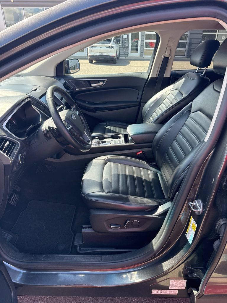 Used 2019 Ford Edge SEL w/ Cold Weather Package AWD/4WD image 12