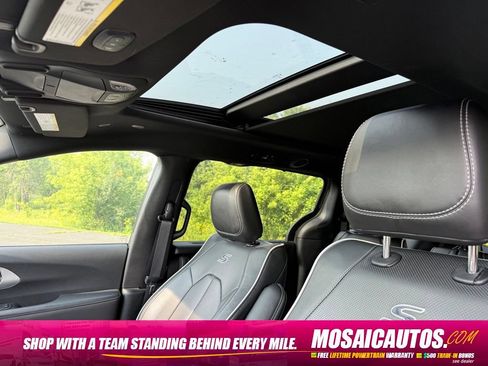Used 2025 Chrysler Pacifica Limited FWD image 9