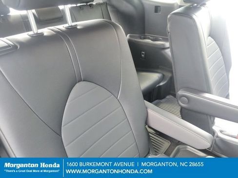 Used 2023 Toyota Highlander XLE FWD image 32