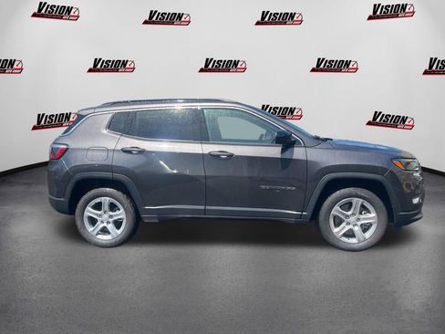 Used 2023 Jeep Compass Latitude w/ Convenience Group AWD/4WD image 2