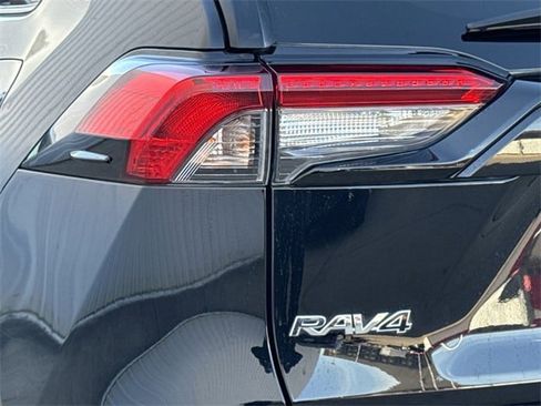 Used 2022 Toyota RAV4 XLE image 6